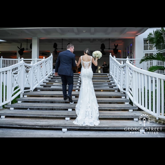Gorgeous Maggie Sottero Lace Fit Wedding Dress - Picture 7 of 8